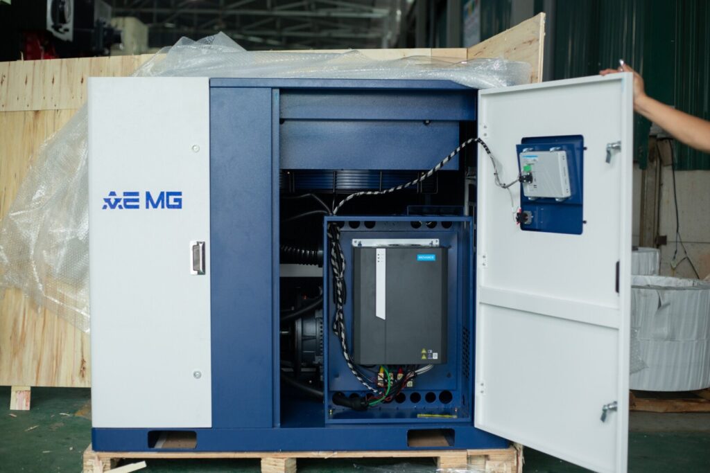 Lắp đặt máy nén khí trục vít biến tần cho khách hàng