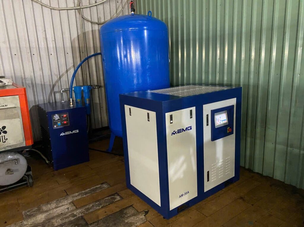 Kinh nghiệm mua máy nén khí trục vít phù hợp? 6 Máy nén khí trục vít AM-30A