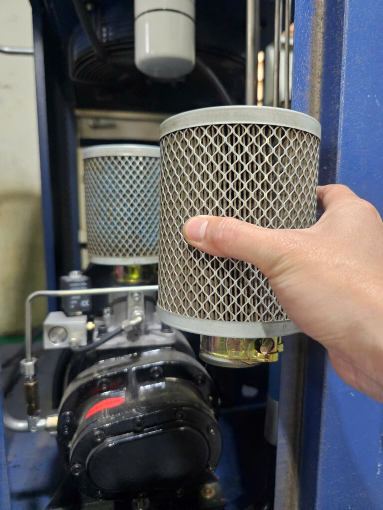 Bảo dưỡng và thay thế phụ kiện máy nén khí định kỳ