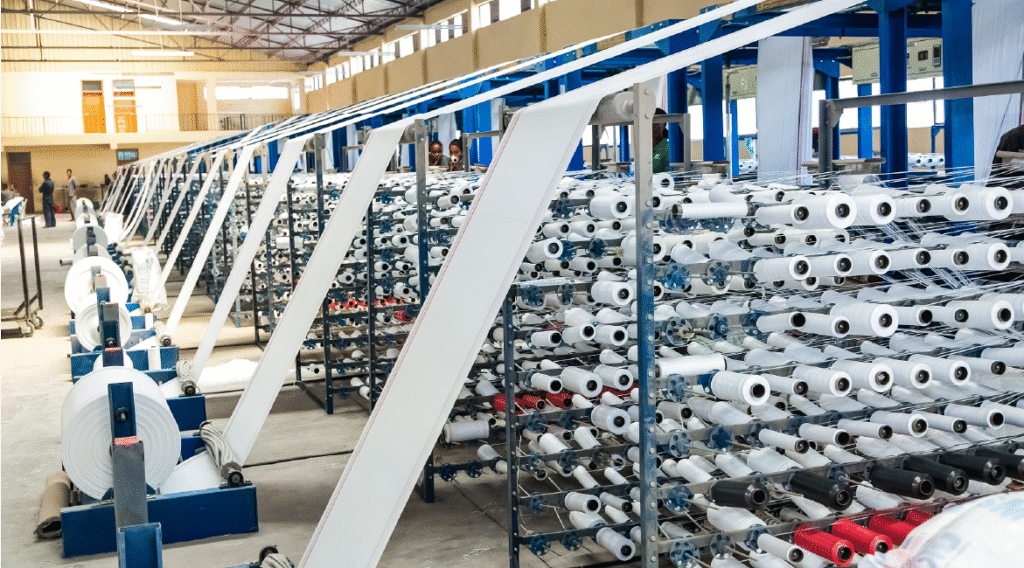 Máy Nén Khí Trục Vít 2 Cấp: Đặc Điểm & Ứng Dụng 6 nganh det may