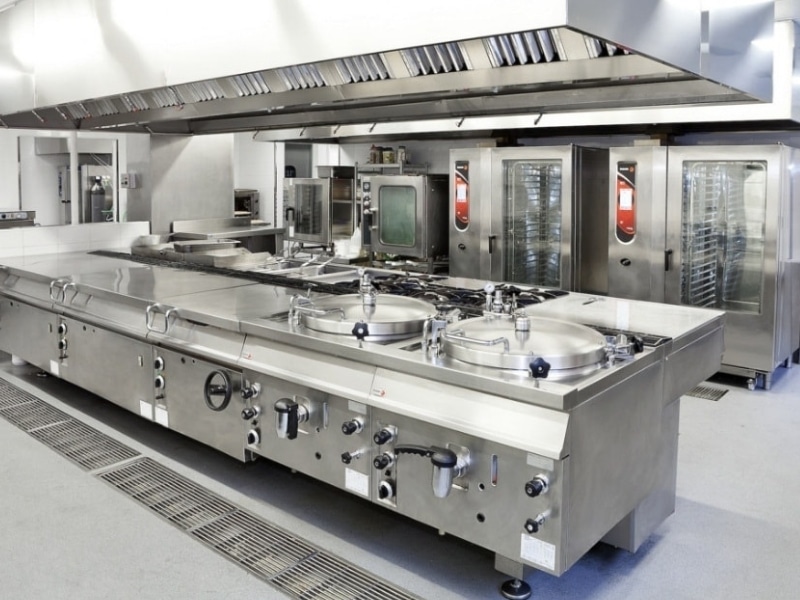 Ứng dụng máy gia công tấm vào sản xuất bếp công nghiệp