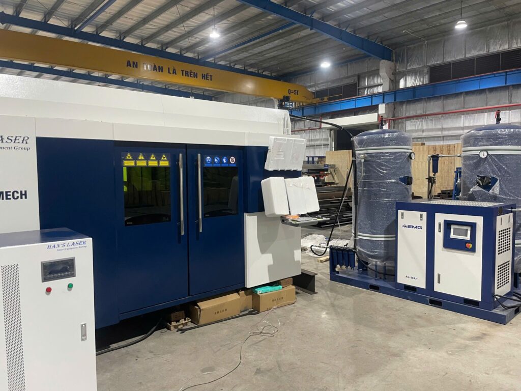 Máy nén khí trục vít biến tần giúp tiết kiệm điện như thế nào? 2 Hình ảnh máy nén khí sử dụng trong nhà máy