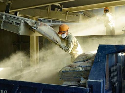 Máy Nén Khí Cho Ngành Xi Măng - Bền Bỉ, Tiết Kiệm & Ổn Định 2 Môi Trường Sản Xuất Ngành Xi Măng Nhiều Bụi Mịn