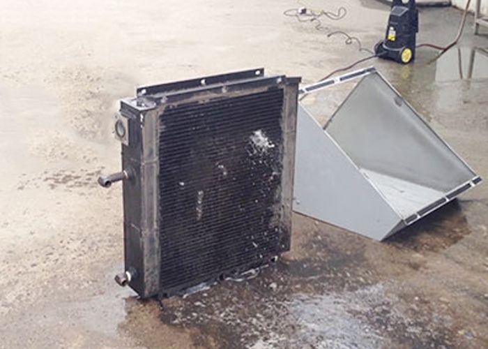 két giải nhiệt máy nén khí bị bẩn