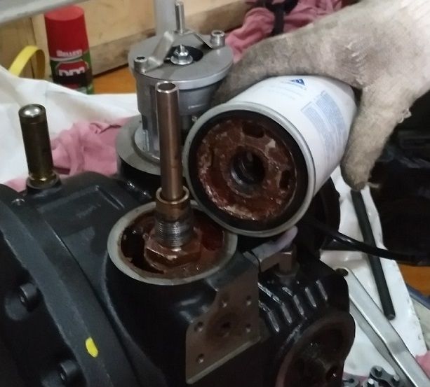 dấu hiệu máy nén khí trục vít keo dầu