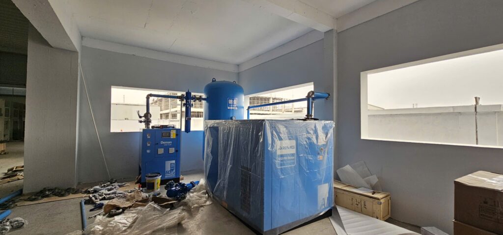 Phòng máy nén khí đang thi công