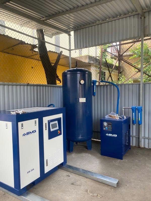 Không gian thoáng đãng , sạch sẽ giúp máy nén khí hoạt động bền bỉ hơn